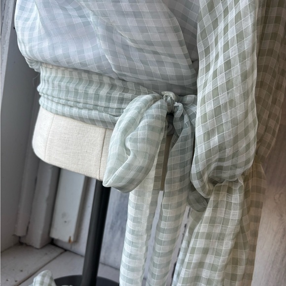 Asymmetrical Sleeve Blouse With Scrunchie - Picture 9 of 10